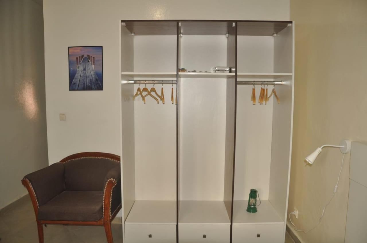 Appartamento "La Coquille", Joli Loft, Moderne, Propre, Sur Et Calme Au Coeur De Saly Esterno foto